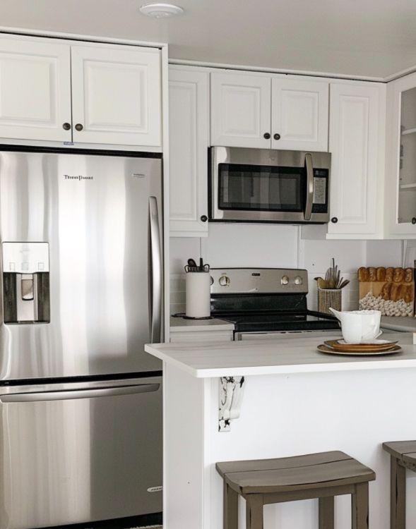 0031 Take a look inside a seemingly simple white model. The interior decor is beautiful smallhometours.com 4