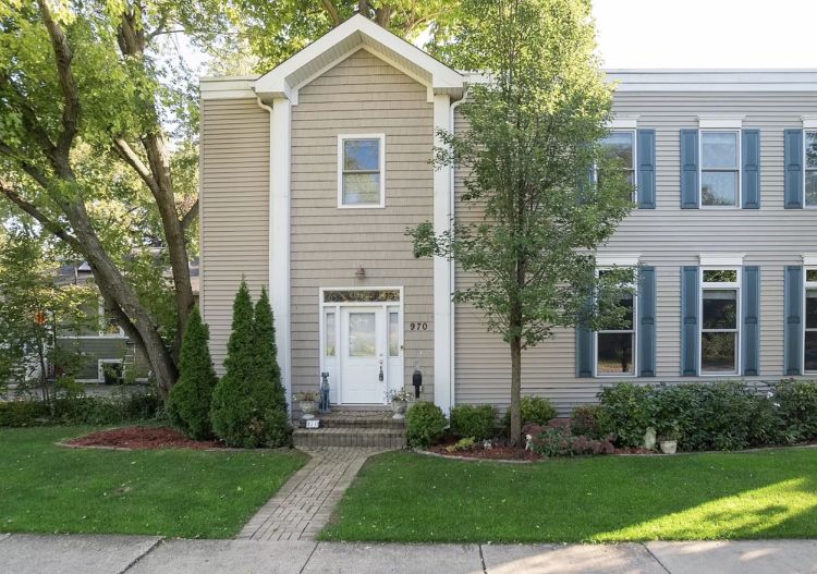 0042 Skinny house is baffling everyone on social media smallhometours.com 8