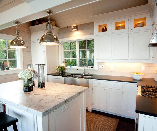 0050 Peek inside this gorgeous beach cottage featuring a cozy bedroom loft smallhometours.com 5