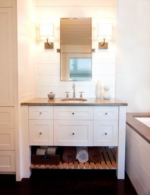0050 Peek inside this gorgeous beach cottage featuring a cozy bedroom loft smallhometours.com 6