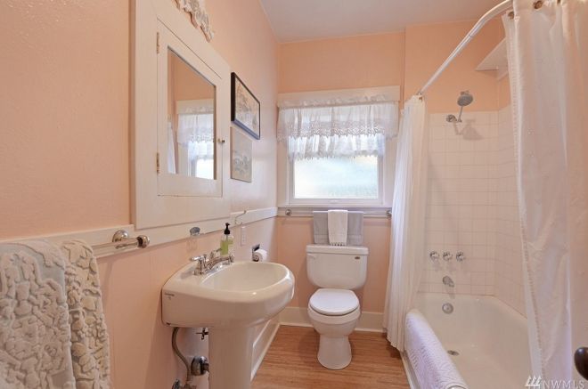 0051 Small Craftsmans styled cottage is big on charm smallhometours.com 6