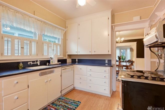 0051 Small Craftsmans styled cottage is big on charm smallhometours.com 7