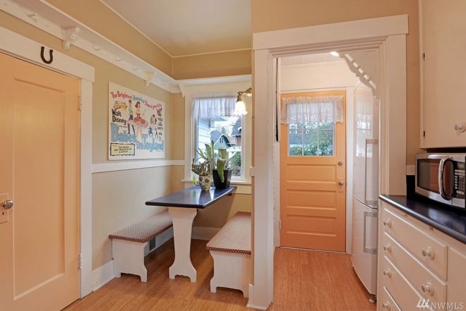 0051 Small Craftsmans styled cottage is big on charm smallhometours.com 8