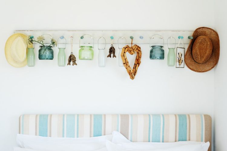 0064 Take a look at the luxurious interior of this cliffside cottage smallhometours.com 7