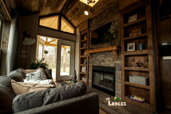 0068 Discover this park model dressed for TV The internal finishes are second to none smallhometours.com 4