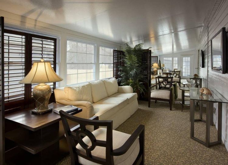 0073 This tiny one bedroom park model might look small but the inside is pure luxury smallhometours.com 2