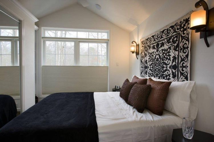 0073 This tiny one bedroom park model might look small but the inside is pure luxury smallhometours.com 5