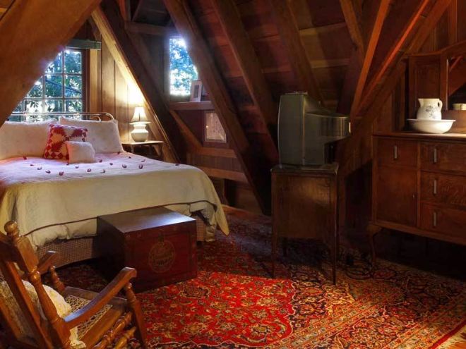 0077 Meet Dreamcatcher — the rustic forest cabin with a surprise on the back patio smallhometours.com 12