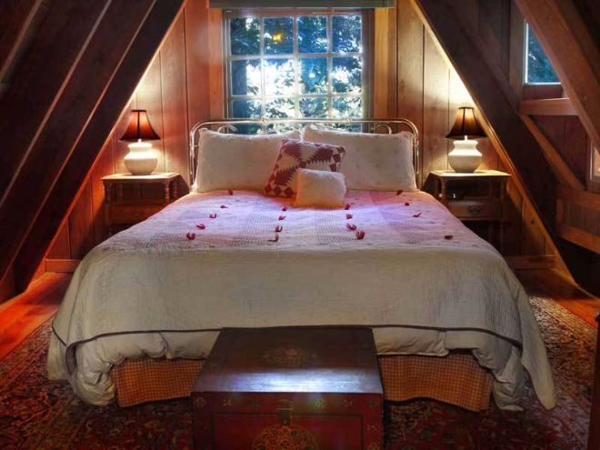 0077 Meet Dreamcatcher — the rustic forest cabin with a surprise on the back patio smallhometours.com 13