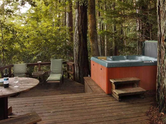 0077 Meet Dreamcatcher — the rustic forest cabin with a surprise on the back patio smallhometours.com 14