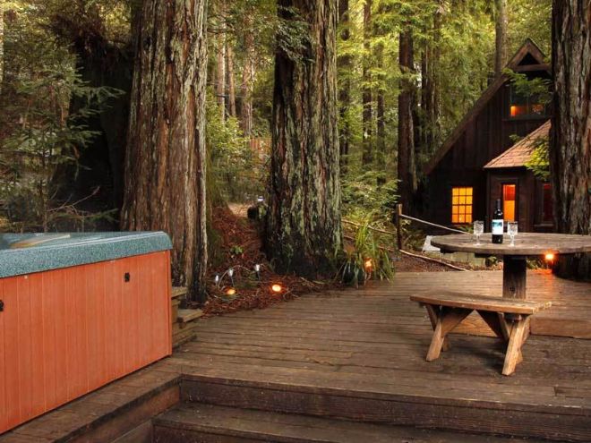 0077 Meet Dreamcatcher — the rustic forest cabin with a surprise on the back patio smallhometours.com 15