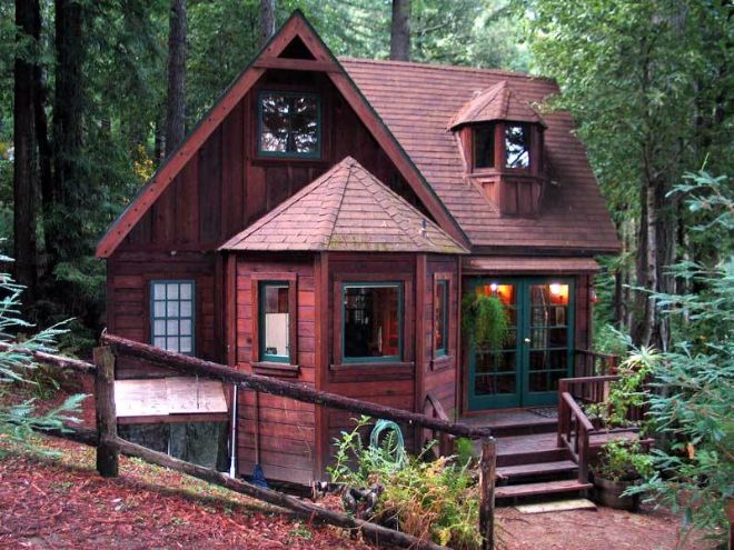 0077 Meet Dreamcatcher — the rustic forest cabin with a surprise on the back patio smallhometours.com 2