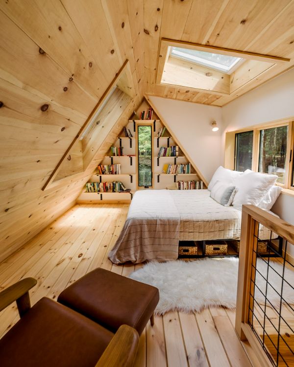0085 Take a tour through this cozy cabin Youll want to move in right away smallhometours.com 6