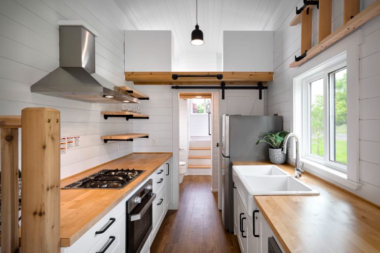 0086 Dont underestimate this tiny home It features 3 bedrooms and can fit 6 to 8 people smallhometours.com 4
