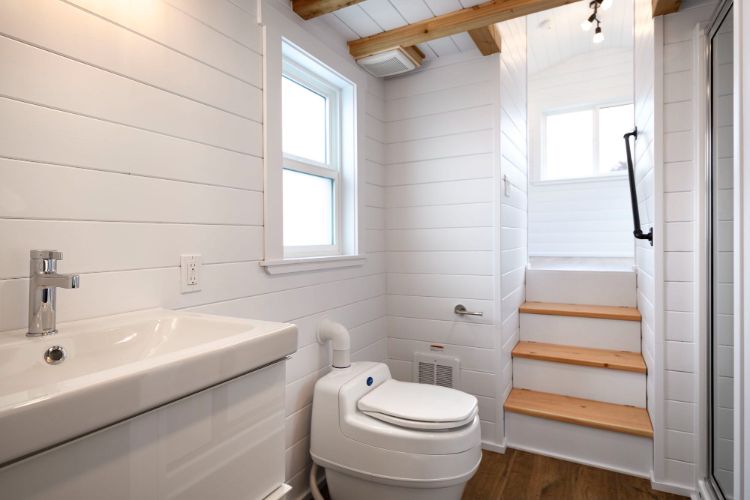 0086 Dont underestimate this tiny home It features 3 bedrooms and can fit 6 to 8 people smallhometours.com 5