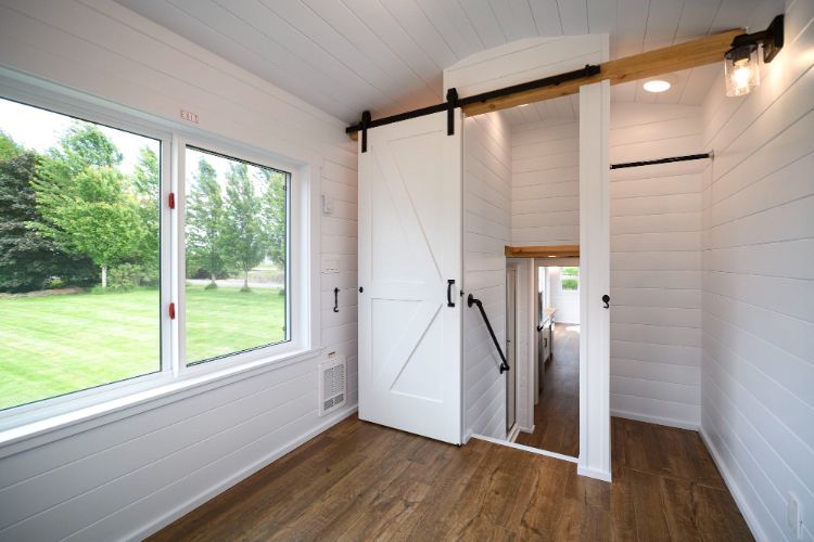 0086 Dont underestimate this tiny home It features 3 bedrooms and can fit 6 to 8 people smallhometours.com 6