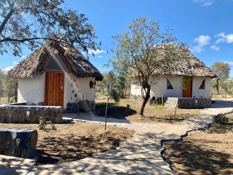 0087 Woman builds impressive off grid homestead in the African bush smallhometours.com 2