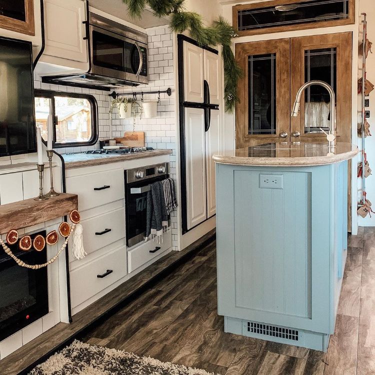 0093 Walk inside and tour this renovated RV fit for a family of 4 smallhometours.com 4