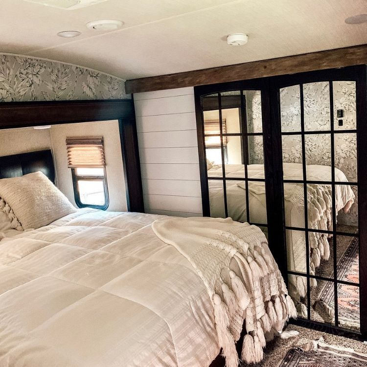 0093 Walk inside and tour this renovated RV fit for a family of 4 smallhometours.com 5