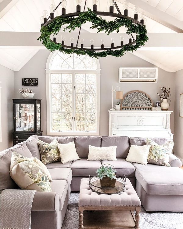 0098 Walk up the front steps and tour this cottage that is a home for all 4 seasons smallhometours.com 3