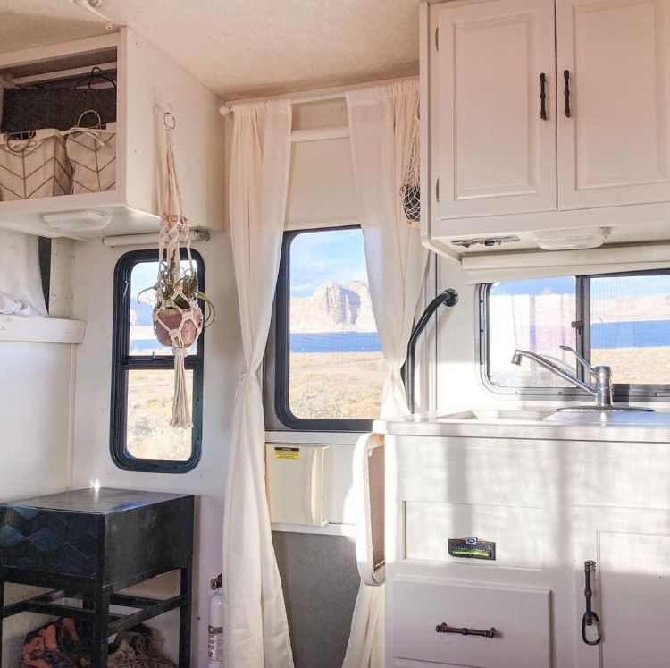 0100 Lady renovated this camper made it her full time home. Take a look inside smallhometours.com 4