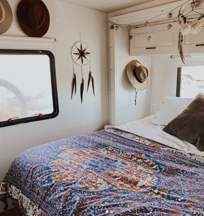 0100 Lady renovated this camper made it her full time home. Take a look inside smallhometours.com 9