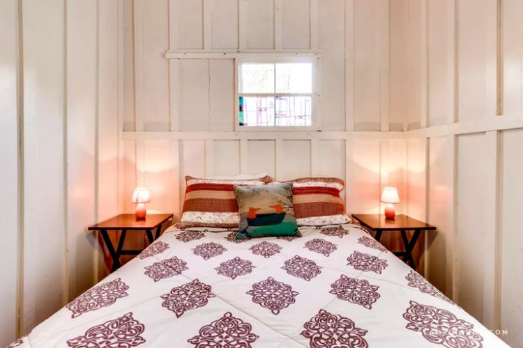 0109 This relaxing 2 bedroom cabin is the perfect place for a getaway 6