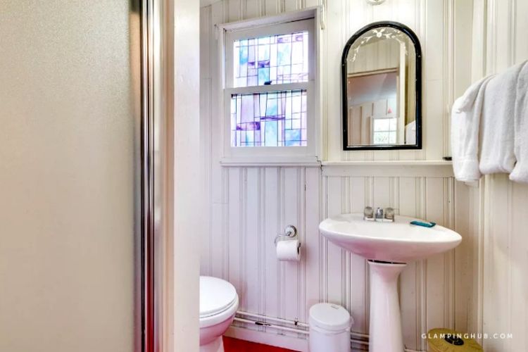 0109 This relaxing 2 bedroom cabin is the perfect place for a getaway 7