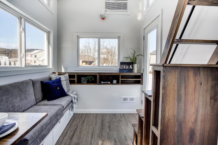 0114 A tiny house that is cozy and bright 3