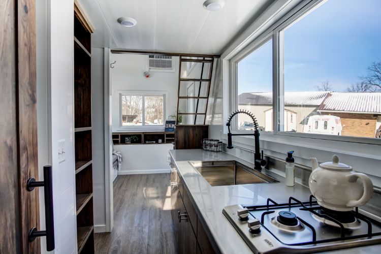 0114 A tiny house that is cozy and bright 4