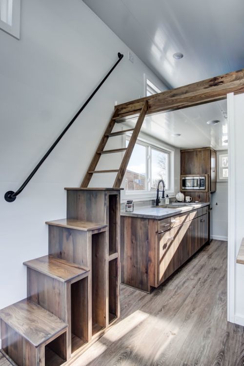 0114 A tiny house that is cozy and bright 5