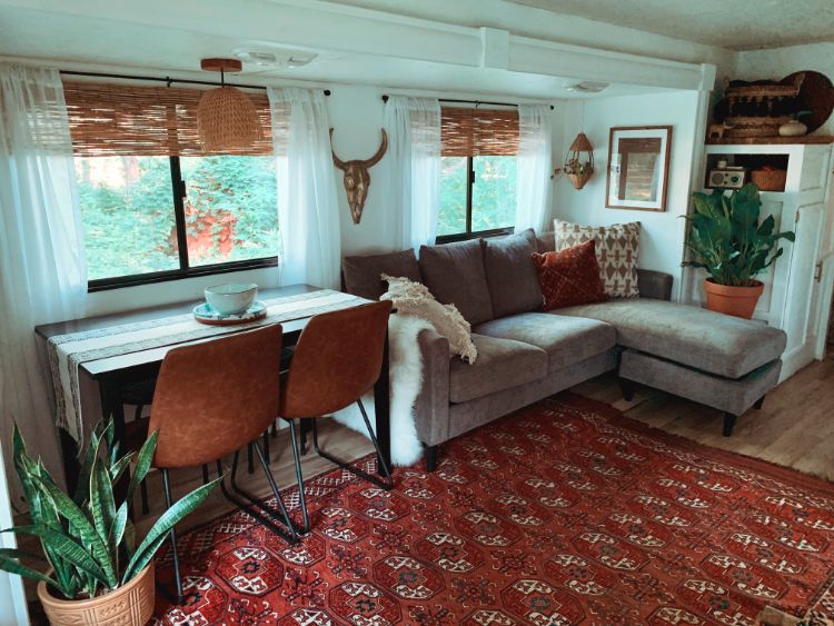 0116 Explore this bright and cheery tiny home 3