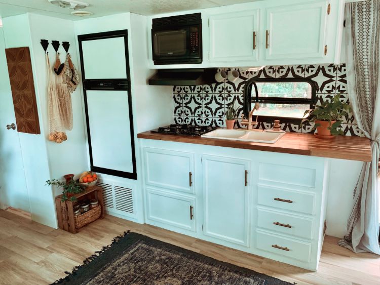 0116 Explore this bright and cheery tiny home 5