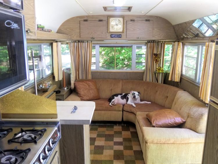 0119 Tour this 1973 Silver Streak RV The perfect backdrop for vintage themed photos and parties smallhometours.com 3