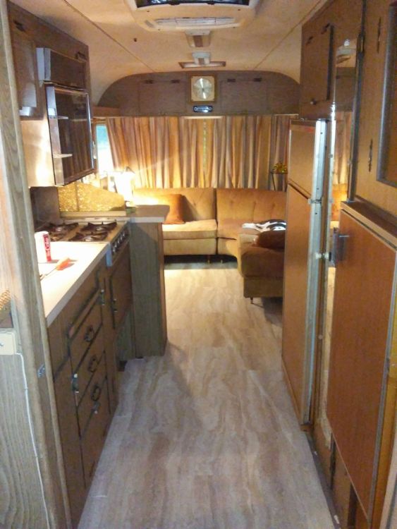 0119 Tour this 1973 Silver Streak RV The perfect backdrop for vintage themed photos and parties smallhometours.com 4