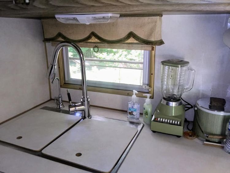 0119 Tour this 1973 Silver Streak RV The perfect backdrop for vintage themed photos and parties smallhometours.com 8