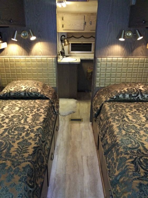 0119 Tour this 1973 Silver Streak RV The perfect backdrop for vintage themed photos and parties smallhometours.com 9