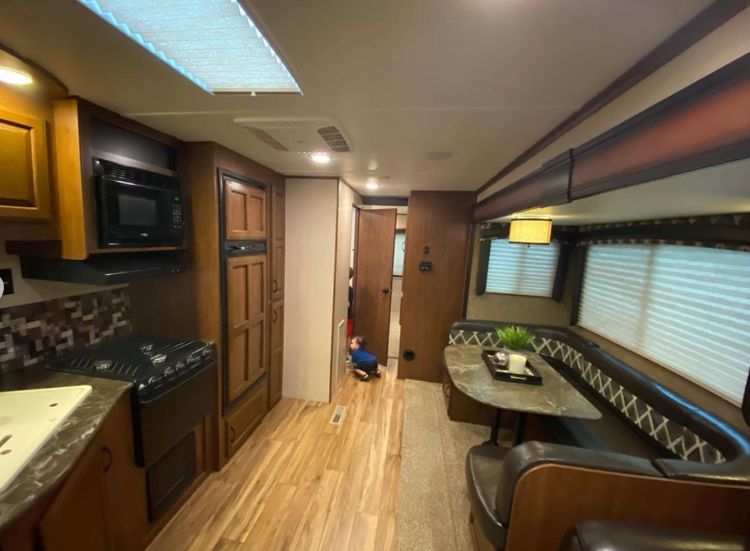 0120 Family of 5 renovates RV while living on the road. Take a tour smallhometours.com 4
