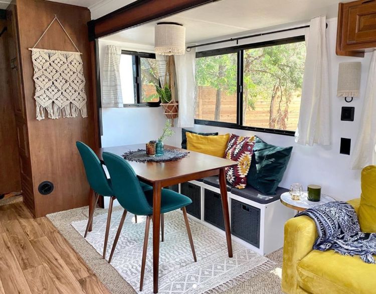 0120 Family of 5 renovates RV while living on the road. Take a tour smallhometours.com 5