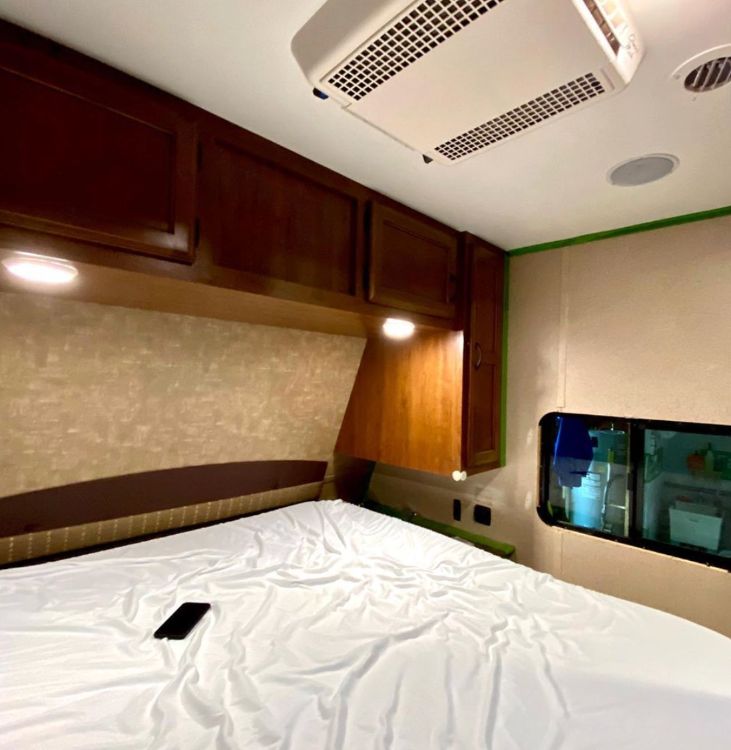 0120 Family of 5 renovates RV while living on the road. Take a tour smallhometours.com 6