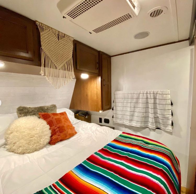 0120 Family of 5 renovates RV while living on the road. Take a tour smallhometours.com 7