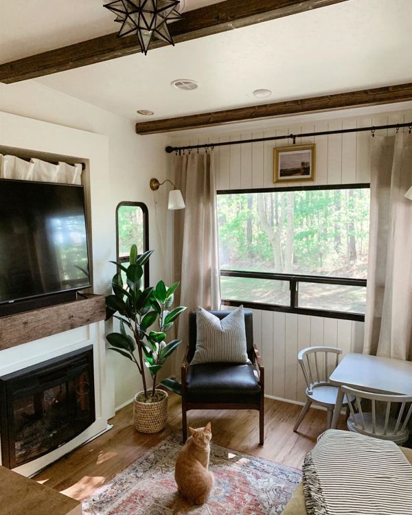 0121 A husband and wife team RVs for both home and business. Take a tour smallhometours.com 4