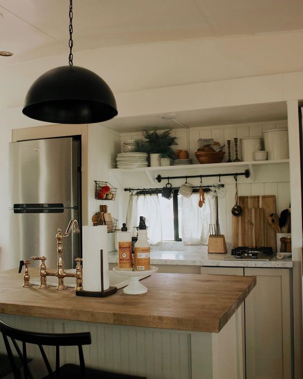 0121 A husband and wife team RVs for both home and business. Take a tour smallhometours.com 5