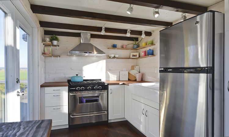 0139 If you thought tiny homes had to be cramped wait until you see this sleek loft smallhometours.com 4