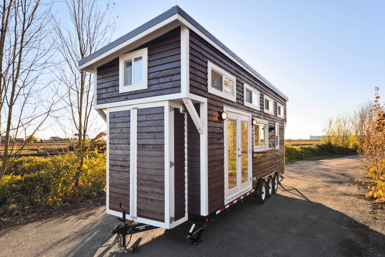 0139 If you thought tiny homes had to be cramped wait until you see this sleek loft smallhometours.com 8