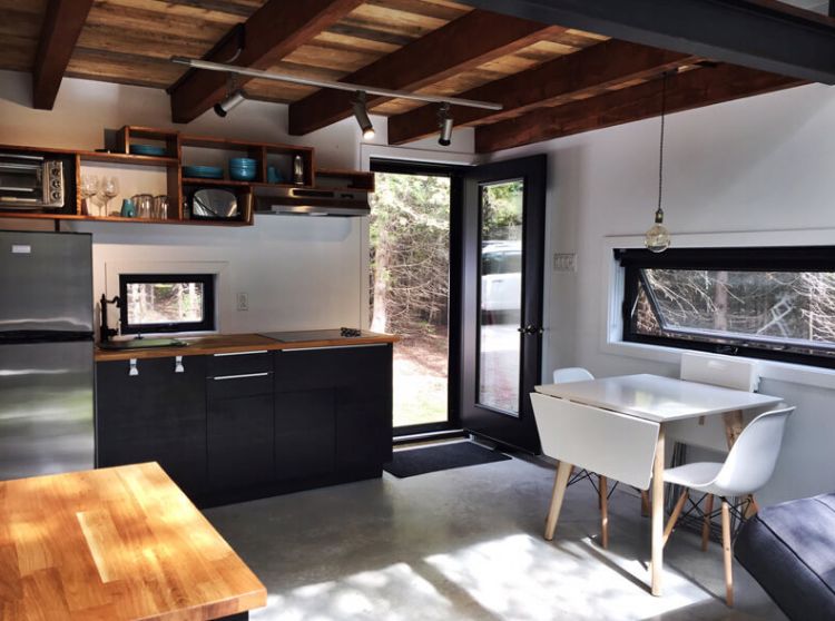 0146 A wall of glass connects this contemporary micro chalet with enchanted woodlands smallhometours.com 4