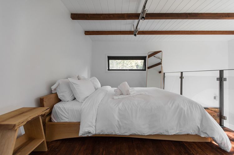 0146 A wall of glass connects this contemporary micro chalet with enchanted woodlands smallhometours.com 5