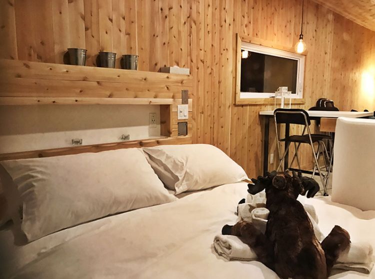 0148 This dreamy contemporary container home is tucked within enchanting woodlands smallhometours.com 4