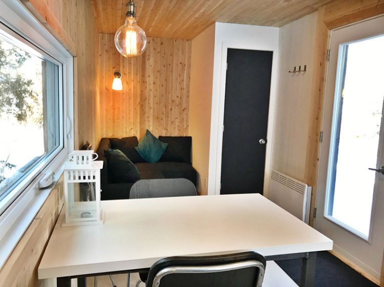 0148 This dreamy contemporary container home is tucked within enchanting woodlands smallhometours.com 5