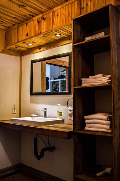 0149 Charm abounds in this rustic chic lodge complete with an indoor treehouse smallhometours.com 10